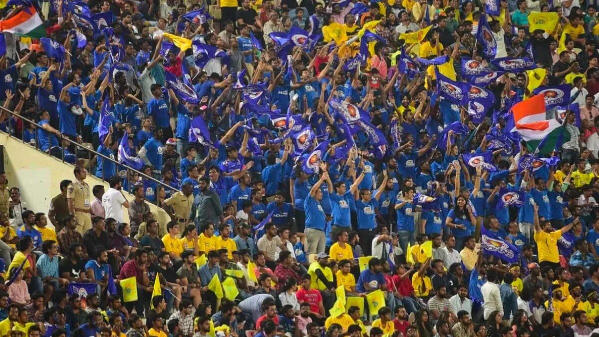 IPL Fans Cheering